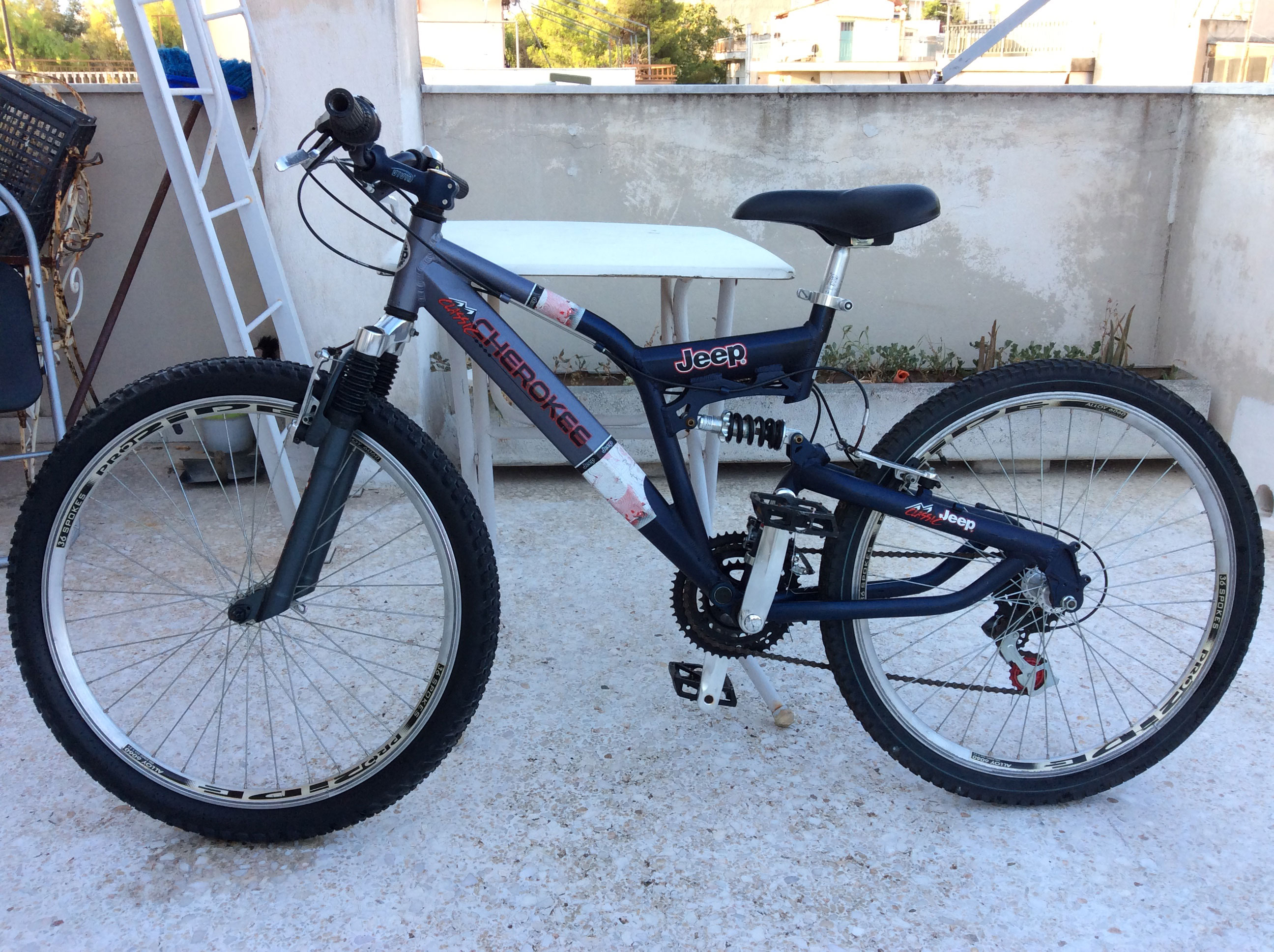 bike jeep cherokee