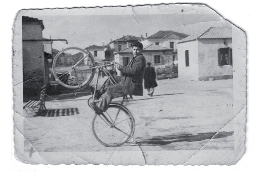 Φωτογραφίες με ποδηλάτες μιαςάλλης εποχής